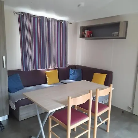Confortable A Avec Terrasse Et Climatisation Дом отдыха